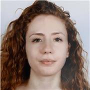 Laurata in Lettere (curriculum filosofico) impartisce lezioni di Filosofia e Storia