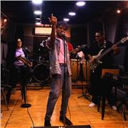 Profesor de Canto y Técnica Vocal – Mejora tu Interpretación y Confianza Escénica