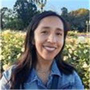 Profesora de Matemática, química y física imparte clases a personas de todas las edades