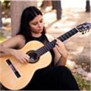 Profesora de guitarra da clases de refuerzo de conservatorio, iniciación, acordes, lenguaje musical y armonía