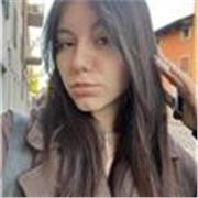 Ragazza offre lezioni per ripetizioni pomeridiane
