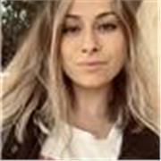 Profesora titulada en todos los cursos con 5 años de experiencia y graduada en criminología.