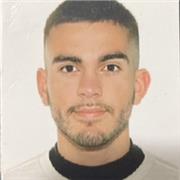 Profesor de piano con más de 10 años de experiencia y también con experiencia en muchos deportes