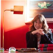 Avvocato impartisce lezioni di diritto a studenti