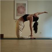 Profesora de Yoga certificada por la Yoga Alliance