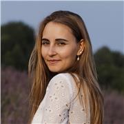 Studentessa di lingue offre aiuto per imparare meglio l’inglese