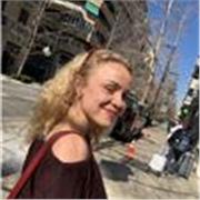 Soy una apasionada cantante y traductora me encantan los idiomas!