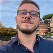 Laureato in Scienze motorie e specializzando in scienze della nutrizione umana, con esperienza in diverse palestre