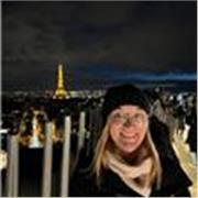 Titulaire d'un master communication, cherche à donner des cours
