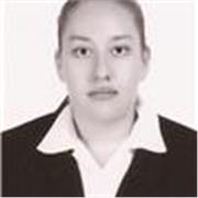 Profesora de Historia imparte clase a alumnos de todas las edades