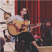 Spartisco lezioni base di vari strumenti musicali come ad esempio la chitarra acustica, ma anche il canto