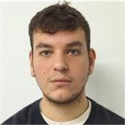 Soy un chico que lo primero que hace es establecer una amistad con el alumno para que todo el proceso de aprendizaje sea más ameno