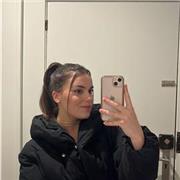 Niñera que ofrece apoyo escolar o clases particulares