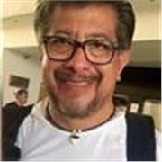 Profesor que imparte clases a alumnos de licenciatura, posgrado y profesionales en general. A adolescentes sobre cambio de hábitos