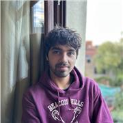 Étudiant en 3ᵉ année de médecine donne cours de sciences avec méthode et passion