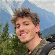 Hola! Soy Raúl, Graduado en psicología y apasionado por el inglés, doy clases de ingles hasta nivel B2. Tengo un año y medio de experiencia dando clases particulares