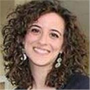 Insegnante laureata in Comunicazione Linguistica Interculturale che ha vissuto in Francia ed è amante della lingua e cultura francese.