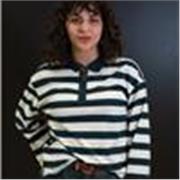 studentessa di scienze politiche da lezioni di diritto ed economia