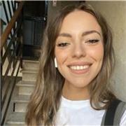 Ciao! Sono uno Francesca giovane mamma di 27 anni con la passione per i bimbi e l insegnamento, laureata magistrale in lettere