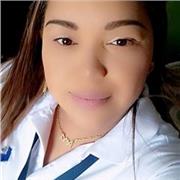 Profesora de primaria que trabaja todas las áreas