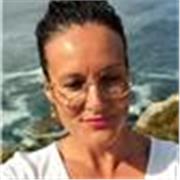 Profesora nativa de Francés (Francés General y de Negocio) y lengua Castellaña con amplia esperiencia imparte cursos de frances y español en empresas