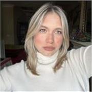 Eatudiantebde educacion con ganas de enseñar y ayudar a los peques