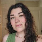 Profesora de inglés con título B2, con posibilidad de impartir clases tanto online como presencial.