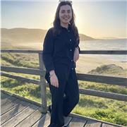 Soy Educadora Infantil por lo que podría ayudar a niños y niñas desde Infantil asta Primaria.