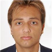 Offro lezioni e chiarimenti a bambini delle scuole elementari e medie affinché inizino a sviluppare un pensiero critico. Una persona di questa età riesce involontariamente a captare più informazioni possibili ed è fondamentale costruire una base per quant