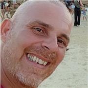 Psicolo clinico e del lavoro impartisce lezioni a studenti o laureandi in Psicologia