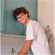Studente di ingegneria matematica da lezioni di matematica per ragazzi delle scuole secondaria di primo o secondo ordine