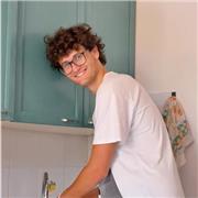 Studente di ingegneria matematica da lezioni di matematica per ragazzi delle scuole secondaria di primo o secondo ordine