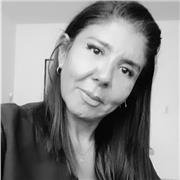 Busco empleo como profesora de yoga