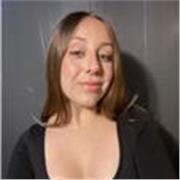 Administrativa con conocimientos de inglés y de lengua castellana y literatura pero también de matemáticas básicas.