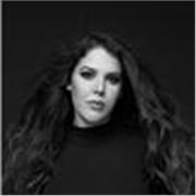 Fotógrafa de moda, retratos y publicidad con más de 15 años de experiencia, imparte clases de forma online y presencial
