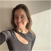 Maestra de Educación Primaria con Máster en Educación y Tecnología.