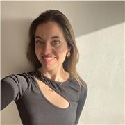 Maestra de Educación Primaria con Máster en Educación y Tecnología.