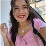 Maestra de clases de guitarra básicas para principiantes