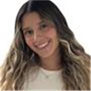 Profesora de química para estudiantes de colegio y universitarios