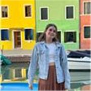 Laureata magistrale con C2 di inglese che ha vissuto in Inghilterra, disponibile per lezioni, ripetizioni e preparazione esami Cambridge