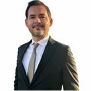 Abogado con posgrados en Filosofía e Historia