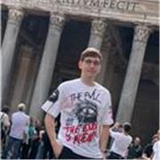 Profesor con doble titulación FP superior, con más de 4 de experiencia en desarrollo web, programación y arte para videojuegos