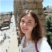 Española nativa. Tengo experiencia enseñando a personas cuya lengua nativa no es el español (ej. EEUU, Francia).