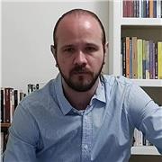 Profesor de inglés, nativo en inglés y español, traductor e intérprete. Clases a empresas y a domicilio, en persona y en línea. Traducciones a inglés y español. Trilingüe, portugués como 3ra idioma