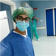 Insegnante di anatomia agli studenti che vogliono prepararsi per il test di medicina e chirurgia