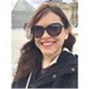 Professora de português com 10 anos de experiência no Brasil em classe e na França há 3 ensinando português a francófonos