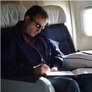 Journaliste honoraire de presse écrite spécialisée (30 ans d'expérience), co-auteur d'ouvrages d'édition, attentif au sens des mots et à leur bon usage