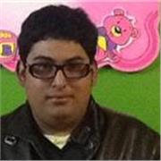 profesor de computacion enseña a niños adultos desde lo basico