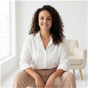 ¿Quieres hablar Inglés sin quedarte en blanco?
No te enseño a hablar perfecto.
Te enseño a hablar sin miedo