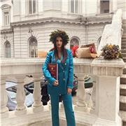 Laureata in lettere e filosofa e specializzata in scienze storiche